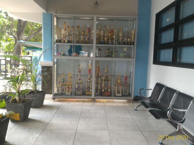 Piala Penghargaan SMPN 44 Jakarta